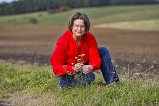 Bei Kräuterführungen erklärt Christine Cieslak Nutzen und Anwendung unserer heimischen Heilpflanzen.